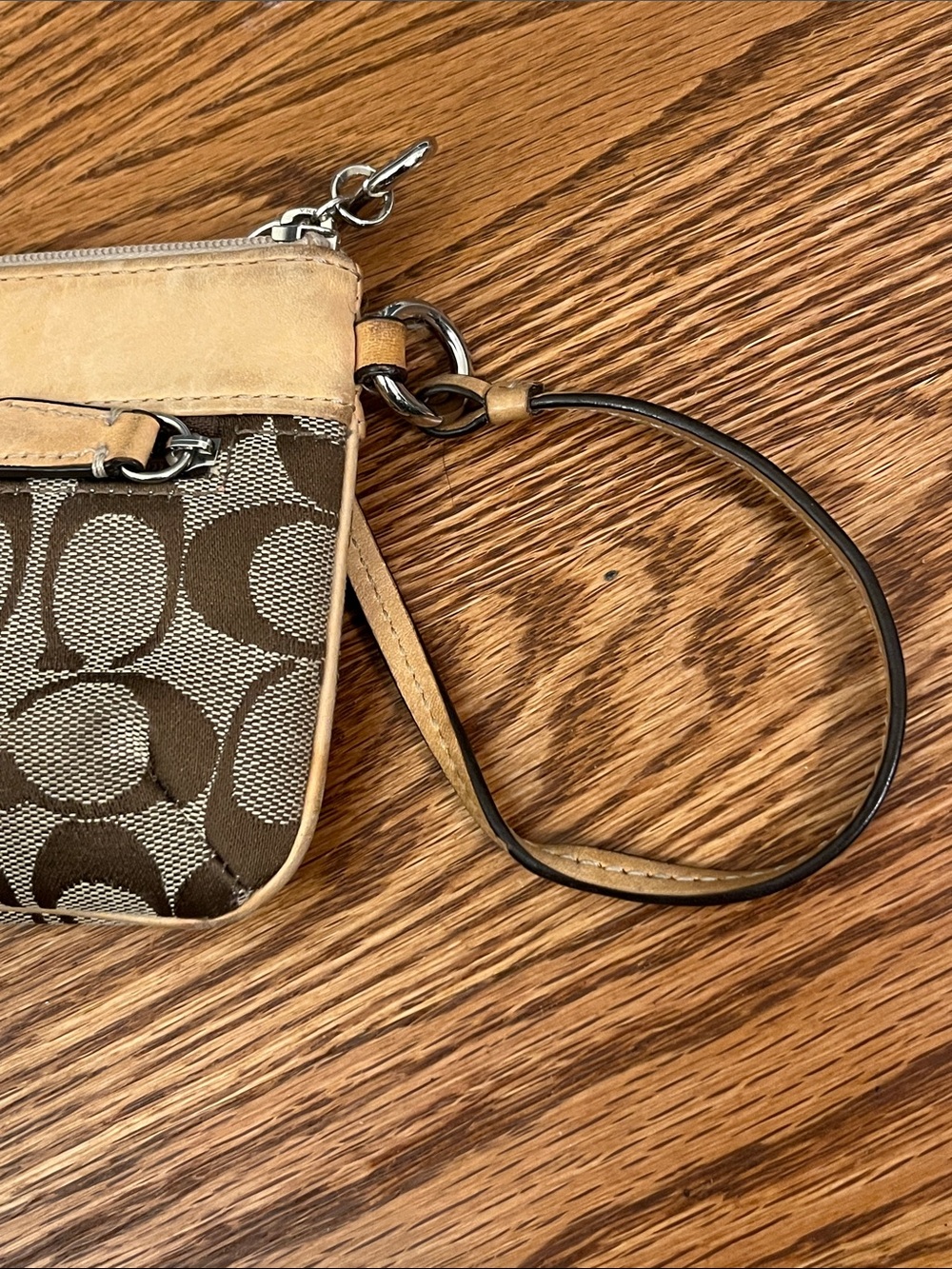 Vintage Y2K Coach signature fabric pleated wristlet with leather trim - Picture 4 of 9
